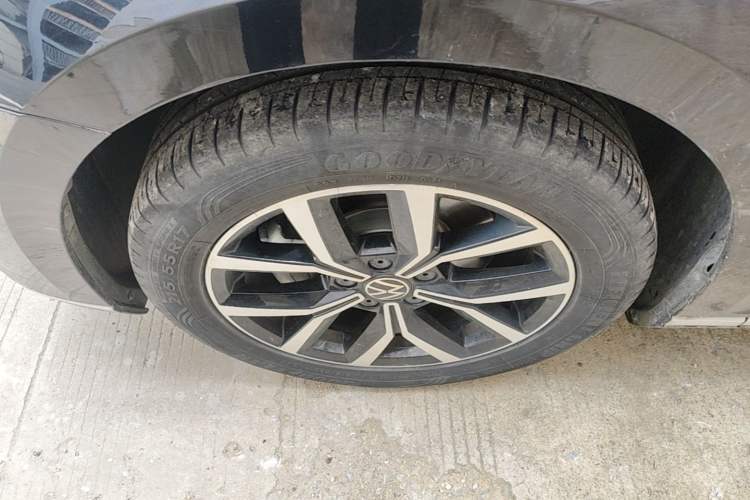 Used Volkswagen Magotan 2020 280TSI DSG Comfort Edition Left Front Wheel Hub