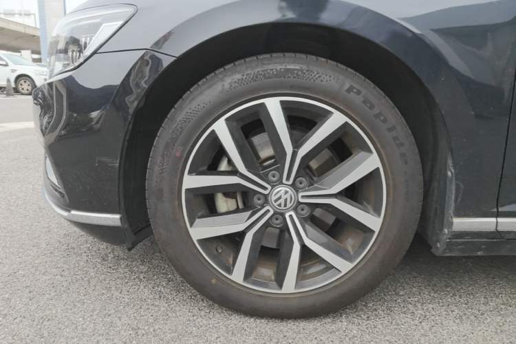 Used Volkswagen Magotan 2020 330TSI DSG Leading Model Left Front Wheel Hub