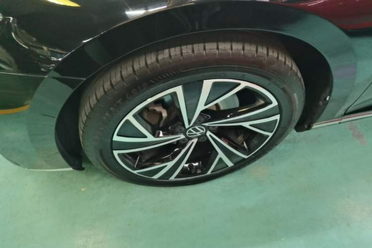 Used Volkswagen Magotan 2020 330TSI DSG Luxury Edition Left Front Wheel Hub