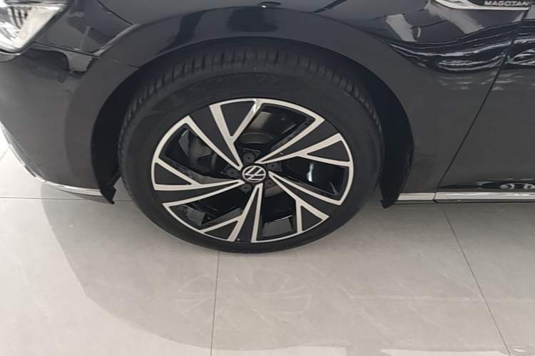 Used Volkswagen Magotan 2020 330TSI DSG Leading Model Left Front Wheel Hub