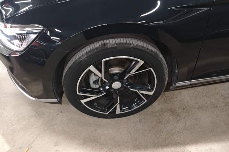 Used Volkswagen Magotan 2020 280TSI DSG Comfort Edition Left Front Wheel Hub