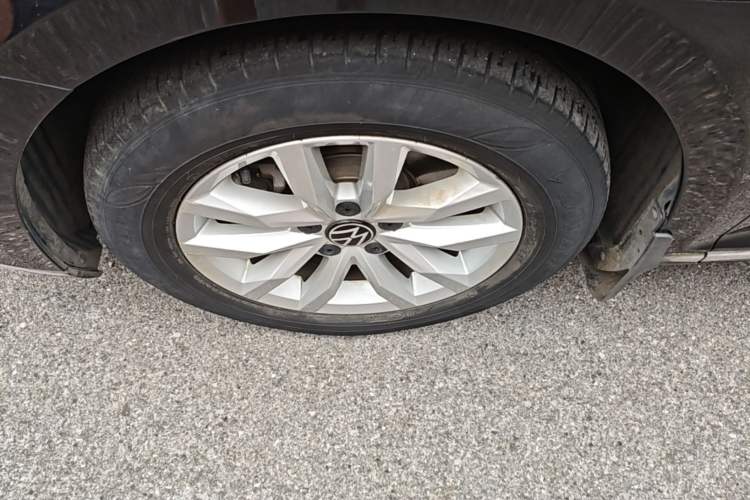 Used Volkswagen Magotan 2020 280TSI DSG Comfort Edition Left Front Wheel Hub