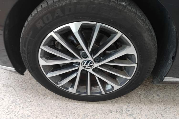Used Volkswagen Magotan 2020 330TSI DSG Leading Model Left Front Wheel Hub
