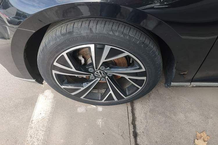 Used Volkswagen Magotan 2020 330TSI DSG Luxury Edition Left Front Wheel Hub