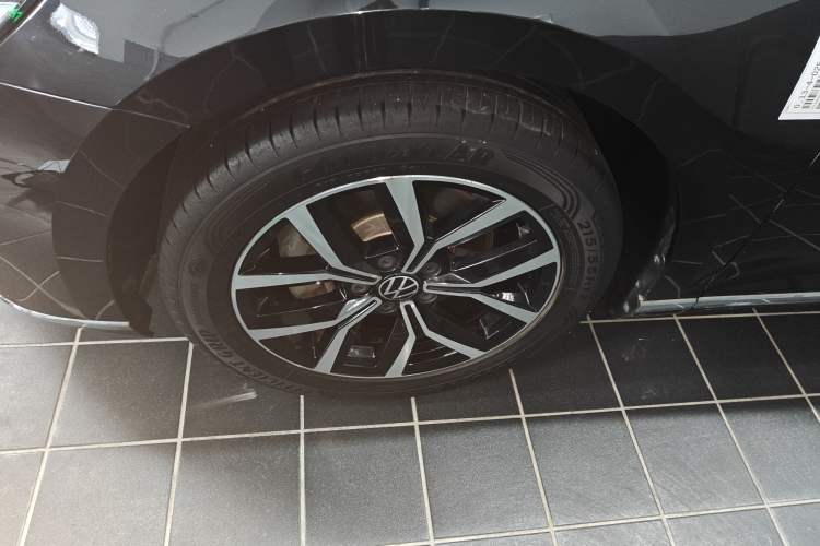 Used Volkswagen Magotan 2020 330TSI DSG Leading Model Left Front Wheel Hub