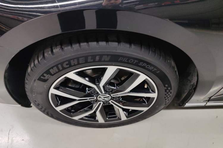 Used Volkswagen Magotan 2020 330TSI DSG Leading Model Left Front Wheel Hub