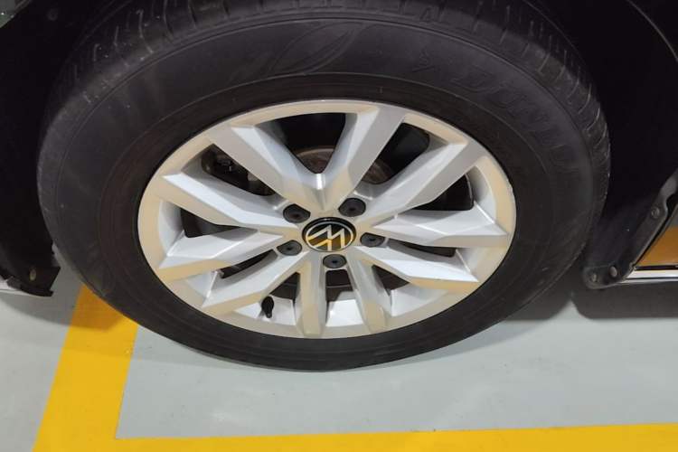 Used Volkswagen Magotan 2020 280TSI DSG Comfort Edition Left Front Wheel Hub