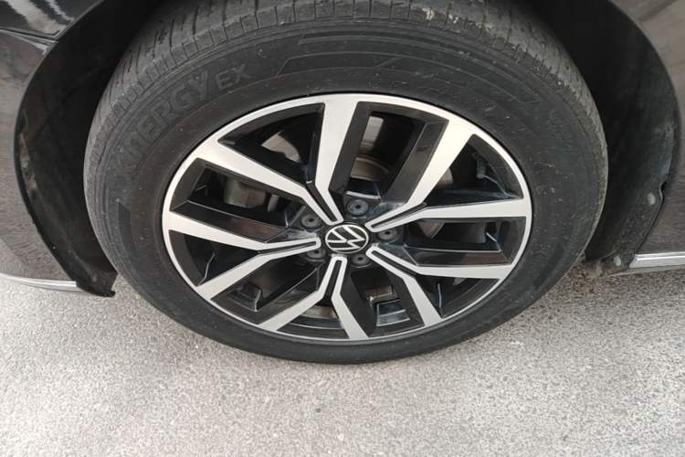 Used Volkswagen Magotan 2020 330TSI DSG Leading Model Left Front Wheel Hub
