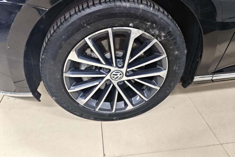Used Volkswagen Magotan 2020 330TSI DSG Luxury Edition Left Front Wheel Hub