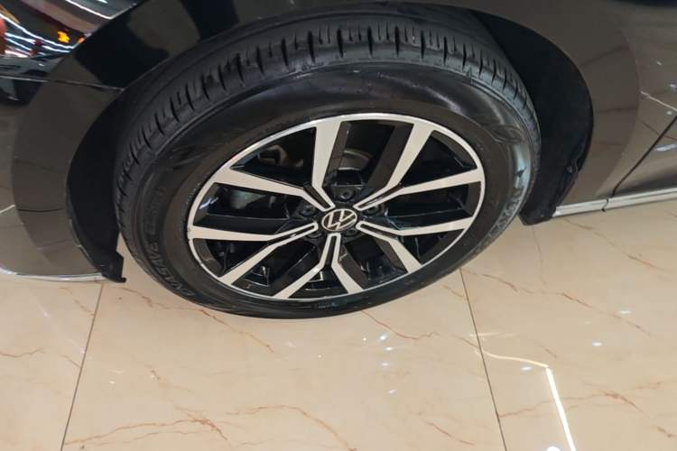 Used Volkswagen Magotan 2020 330TSI DSG Leading Model Left Front Wheel Hub