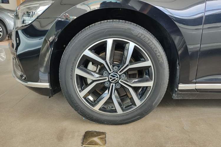 Used Volkswagen Magotan 2020 330TSI DSG Leading Model Left Front Wheel Hub