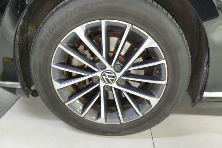 Used Volkswagen Magotan 2020 330TSI DSG Luxury Edition Left Front Wheel Hub