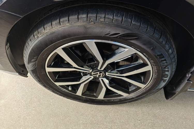 Used Volkswagen Magotan 2020 280TSI DSG Leading Edition Left Front Wheel Hub