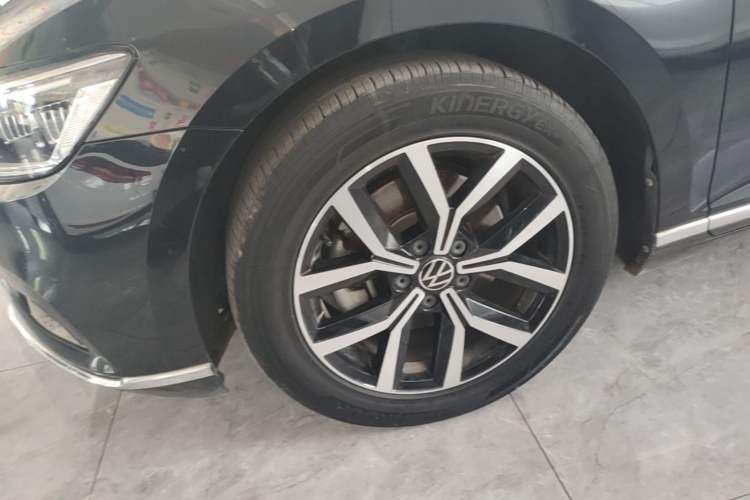 Used Volkswagen Magotan 2020 330TSI DSG Leading Model Left Front Wheel Hub