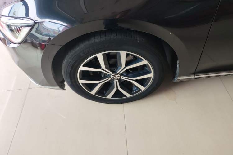 Used Volkswagen Magotan 2020 330TSI DSG Leading Model Left Front Wheel Hub