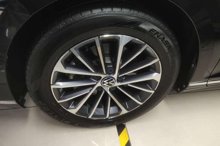 Used Volkswagen Magotan 2020 330TSI DSG Luxury Edition Left Front Wheel Hub