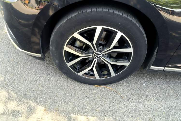 Used Volkswagen Magotan 2020 330TSI DSG Leading Model Left Front Wheel Hub