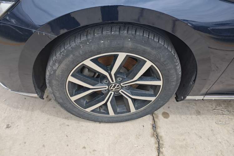 Used Volkswagen Magotan 2020 330TSI DSG Leading Model Left Front Wheel Hub