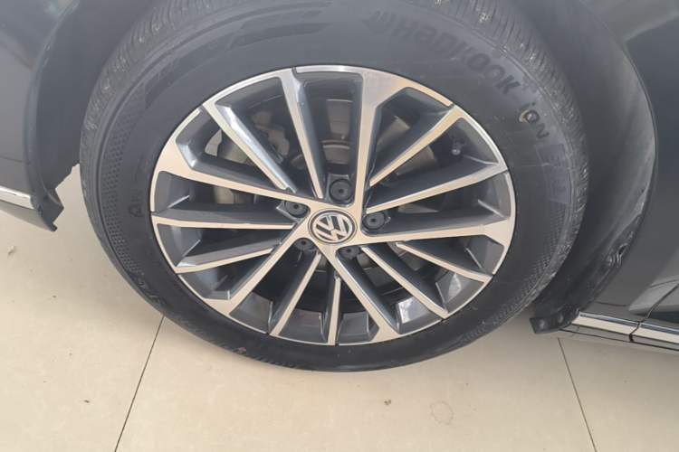 Used Volkswagen Magotan 2020 330TSI DSG Luxury Edition Left Front Wheel Hub