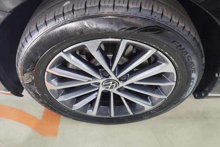 Used Volkswagen Magotan 2020 330TSI DSG Luxury Edition Left Front Wheel Hub