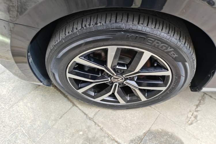 Used Volkswagen Magotan 2020 330TSI DSG Leading Model Left Front Wheel Hub