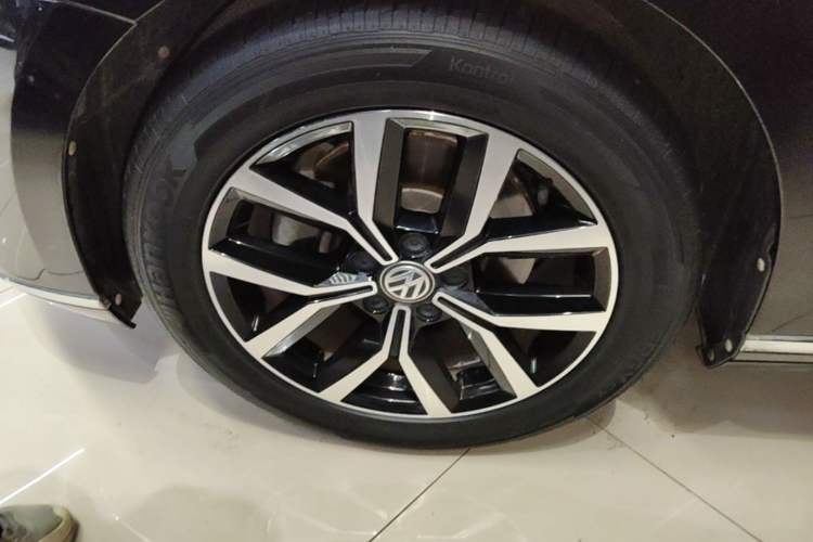 Used Volkswagen Magotan 2020 330TSI DSG Leading Model Left Front Wheel Hub
