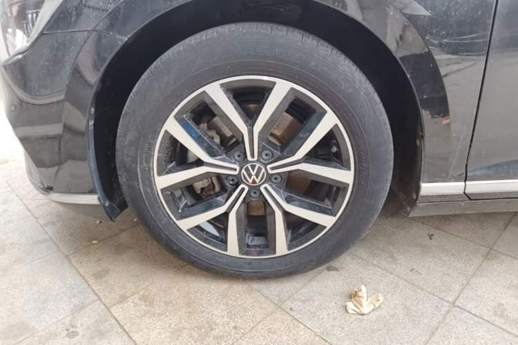Used Volkswagen Magotan 2020 330TSI DSG Leading Model Left Front Wheel Hub