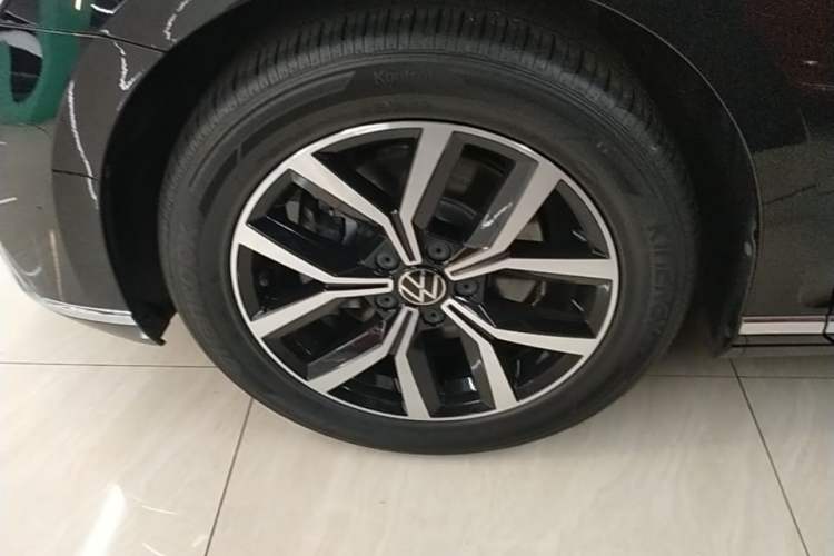 Used Volkswagen Magotan 2020 330TSI DSG Leading Model Left Front Wheel Hub