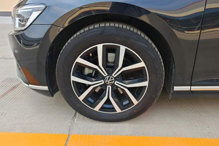 Used Volkswagen Magotan 2020 330TSI DSG Leading Model Left Front Wheel Hub