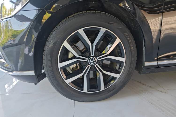 Used Volkswagen Magotan 2020 330TSI DSG Leading Model Left Front Wheel Hub