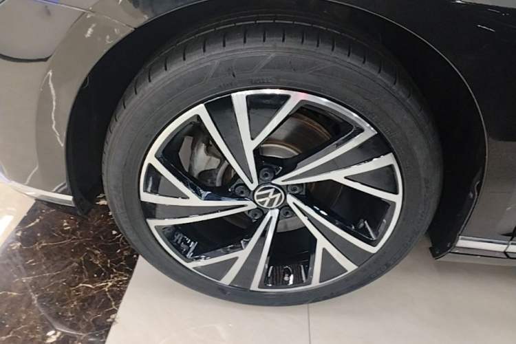 Used Volkswagen Magotan 2020 330TSI DSG Luxury Edition Left Front Wheel Hub