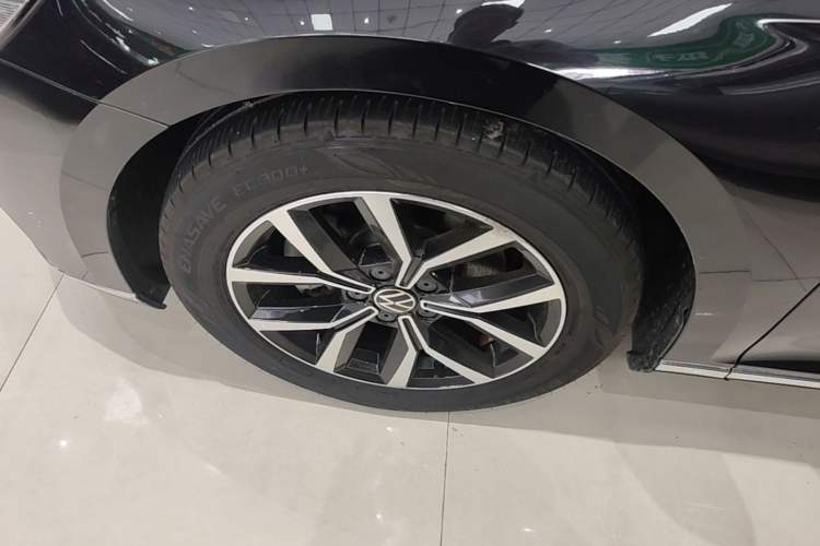 Used Volkswagen Magotan 2020 330TSI DSG Leading Model Left Front Wheel Hub