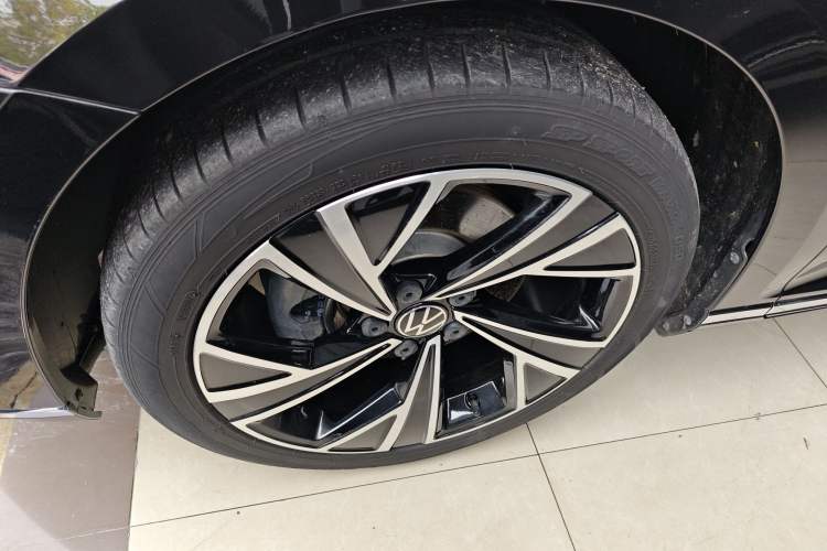 Used Volkswagen Magotan 2020 330TSI DSG Luxury Edition Left Front Wheel Hub