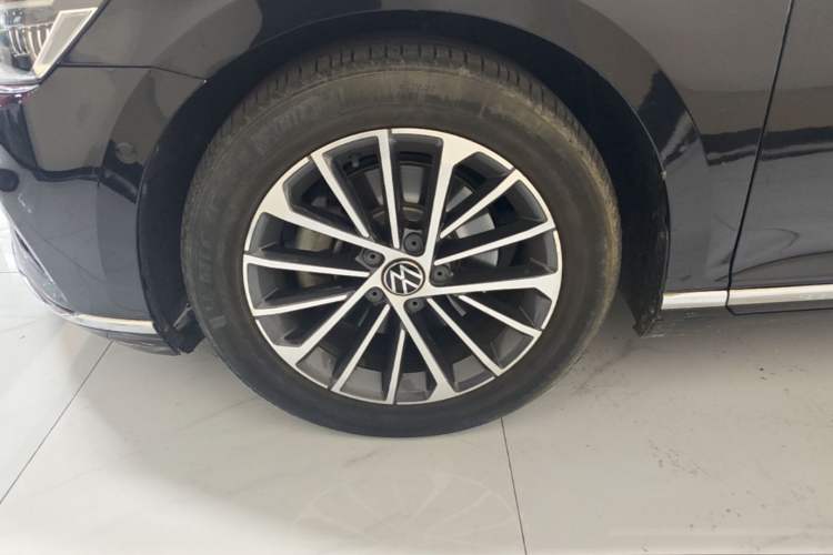 Used Volkswagen Magotan 2020 380TSI DSG Luxury Version Left Front Wheel Hub