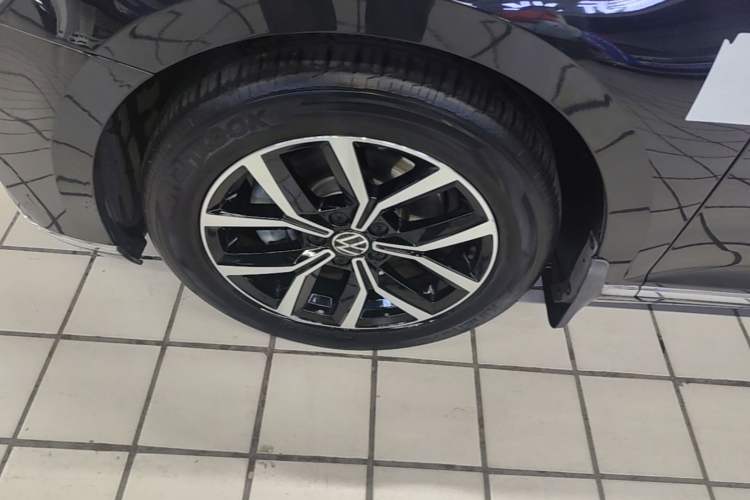 Used Volkswagen Magotan 2020 330TSI DSG Leading Model Left Front Wheel Hub