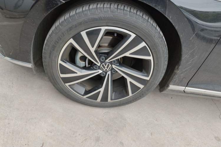 Used Volkswagen Magotan 2020 330TSI DSG Luxury Edition Left Front Wheel Hub