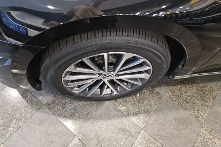 Used Volkswagen Magotan 2020 330TSI DSG Luxury Edition Left Front Wheel Hub