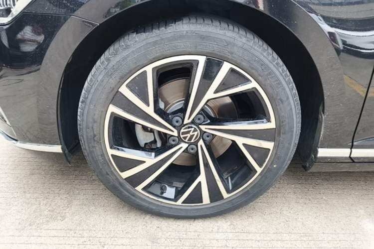 Used Volkswagen Magotan 2020 330TSI DSG Luxury Edition Left Front Wheel Hub