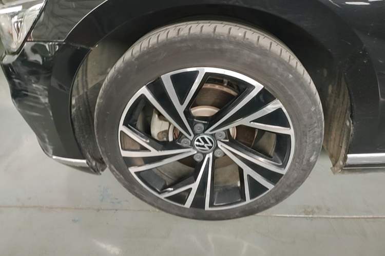 Used Volkswagen Magotan 2020 330TSI DSG Luxury Edition Left Front Wheel Hub