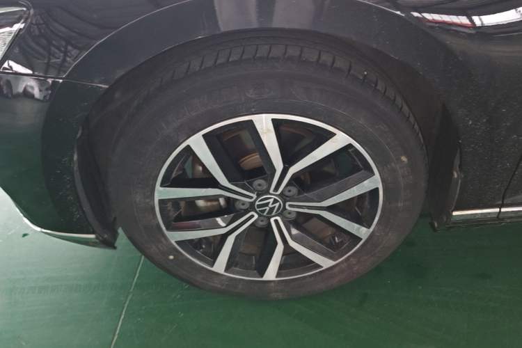Used Volkswagen Magotan 2020 280TSI DSG Comfort Edition Left Front Wheel Hub