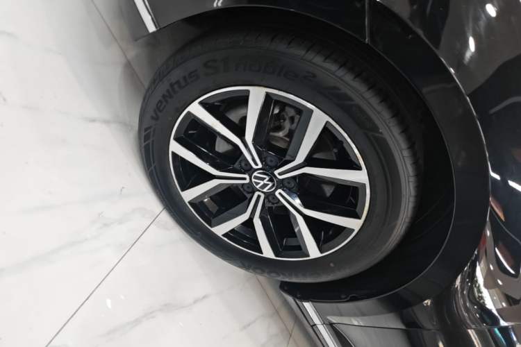Used Volkswagen Magotan 2020 330TSI DSG Leading Model Left Front Wheel Hub