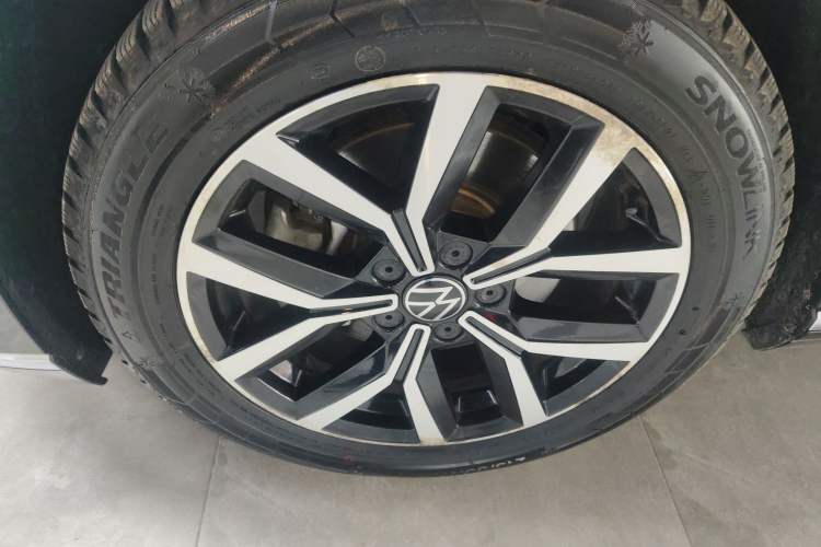 Used Volkswagen Magotan 2020 330TSI DSG Leading Model Left Front Wheel Hub