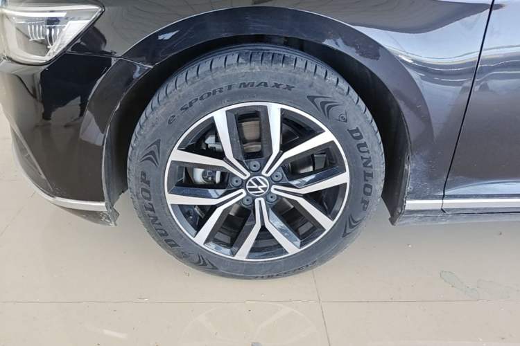 Used Volkswagen Magotan 2020 330TSI DSG Leading Model Left Front Wheel Hub