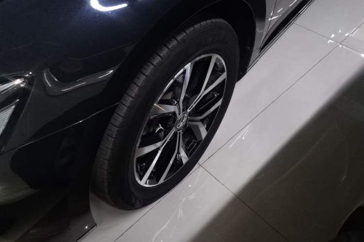 Used Volkswagen Magotan 2020 330TSI DSG Leading Model Left Front Wheel Hub