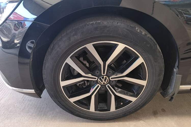 Used Volkswagen Magotan 2020 330TSI DSG Leading Model Left Front Wheel Hub