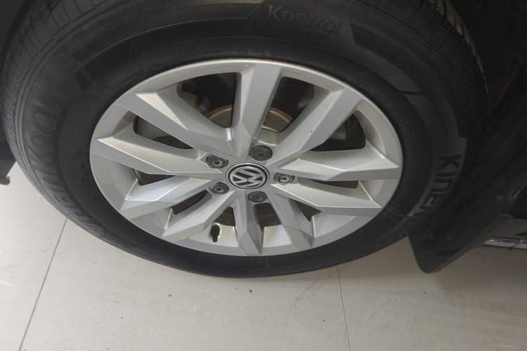 Used Volkswagen Magotan 2020 280TSI DSG Comfort Edition Left Front Wheel Hub