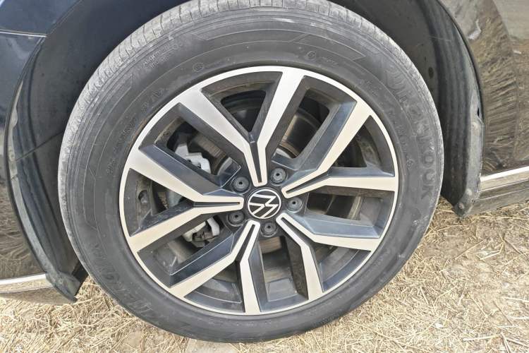 Used Volkswagen Magotan 2020 330TSI DSG Leading Model Left Front Wheel Hub