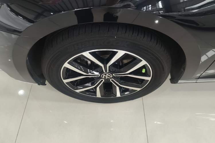 Used Volkswagen Magotan 2020 330TSI DSG Leading Model Left Front Wheel Hub