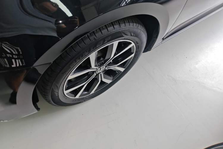Used Volkswagen Magotan 2020 330TSI DSG Luxury Edition Left Front Wheel Hub