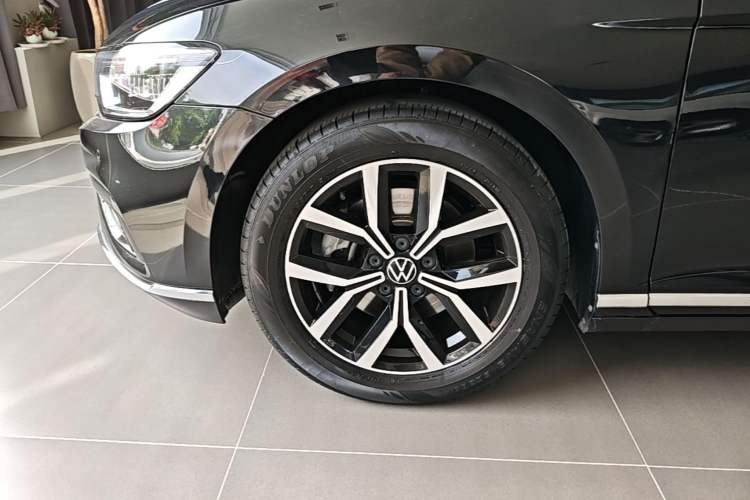Used Volkswagen Magotan 2020 280TSI DSG Comfort Edition Left Front Wheel Hub